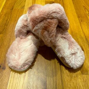 Shiraleah Chicago Plush Slippers, Pink (Never worn) S/M 6-8
